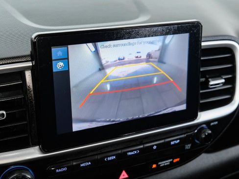 Used 2024 Hyundai Venue SEL FWD image 21
