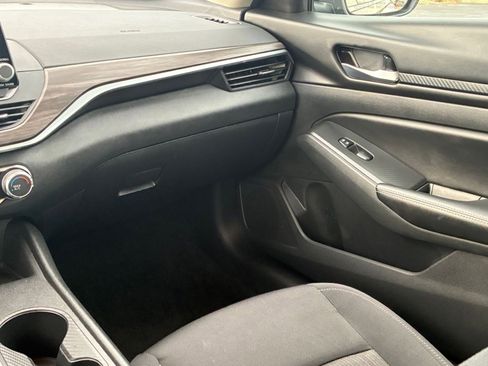 Used 2025 Nissan Altima 2.5 SV image 34