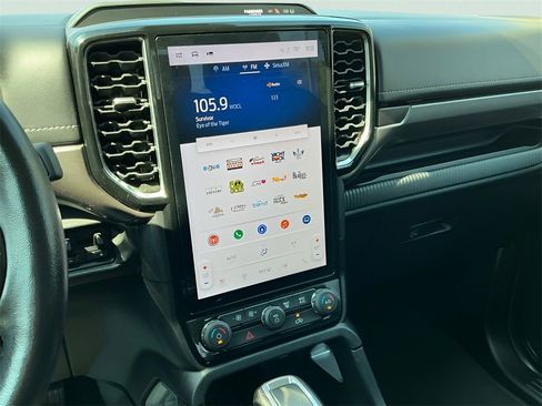 Used 2024 Ford Ranger Lariat w/ Advanced Towing Package image 34