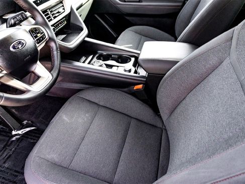 Used 2025 Ford Explorer Active image 14