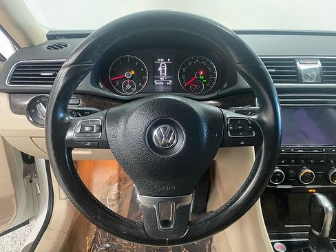 Used 2014 Volkswagen Passat 1.8T SEL Premium image 24