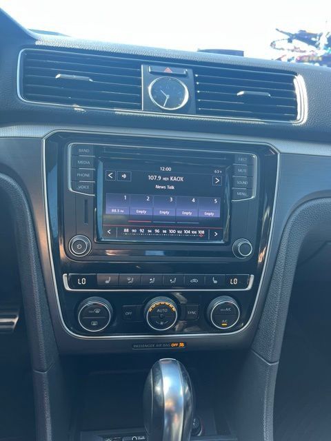 Used 2017 Volkswagen Passat 1.8T R-Line FWD image 38