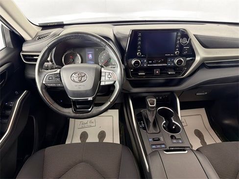 Used 2021 Toyota Highlander LE image 21