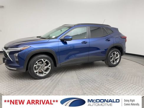 Used 2024 Chevrolet Trax LT w/ Driver Confidence Package FWD image 6