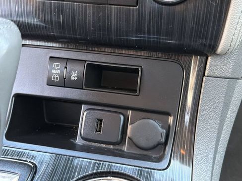 Used 2016 Chevrolet Traverse LT FWD image 26