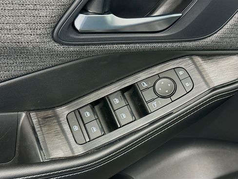 Used 2023 Nissan Rogue SV image 15