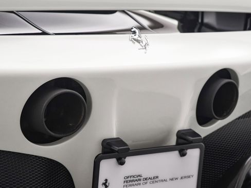 Used 2022 Ferrari SF90 Spider image 20