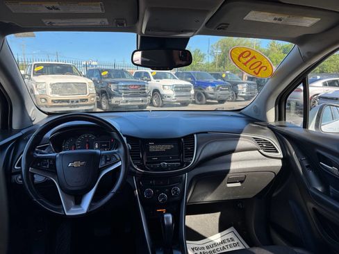 Used 2019 Chevrolet Trax LT w/ LT Convenience Package AWD/4WD image 11