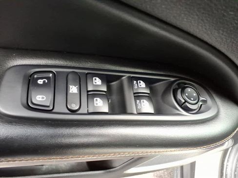 Used 2018 Jeep Compass Latitude w/ Popular Equipment Group image 11