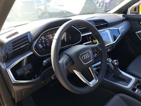 New 2025 Audi Q3 2.0T Premium image 7