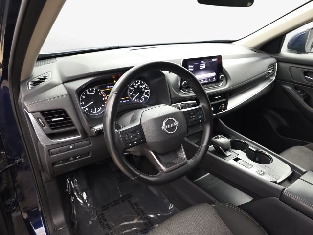 Used 2025 Nissan Rogue SV FWD image 16