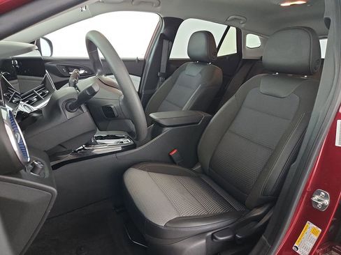 Used 2025 Chevrolet Trax LT image 24