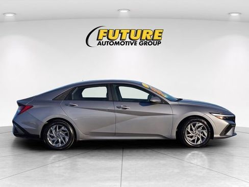 Used 2024 Hyundai Elantra SEL image 4