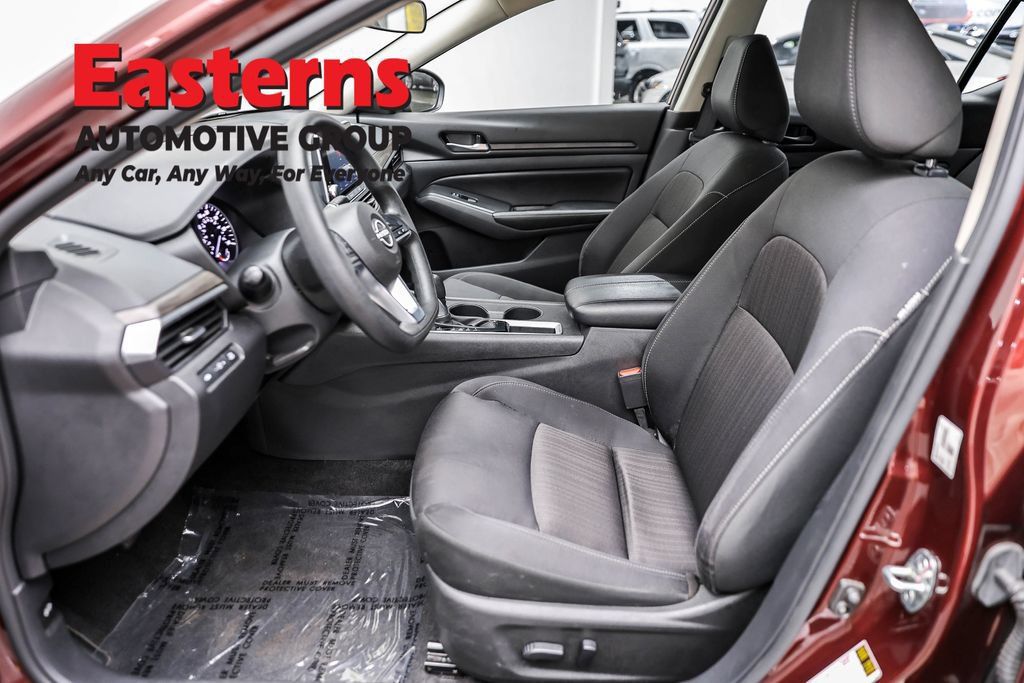 Used 2025 Nissan Altima 2.5 SV FWD image 16
