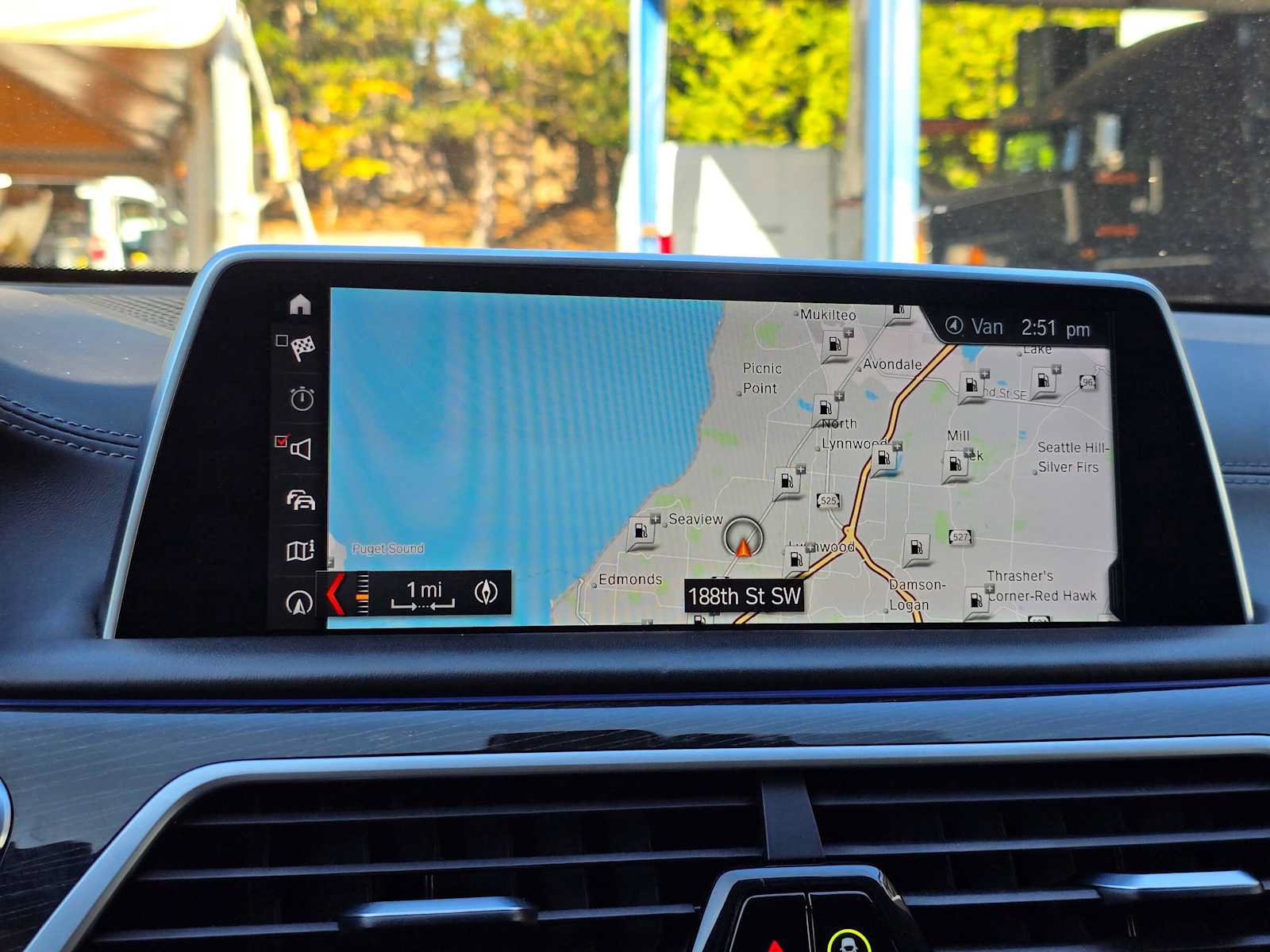 Used 2018 BMW 750i RWD image 27