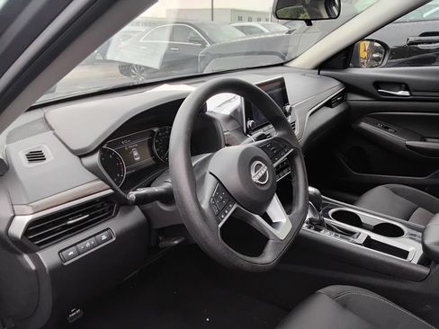 Used 2024 Nissan Altima 2.5 SV FWD image 7