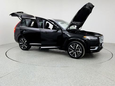 Certified 2025 Volvo XC90 B6 Plus w/ Protection Package image 10