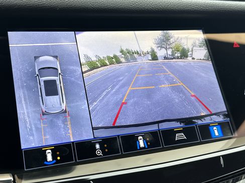 Used 2025 Cadillac XT6 Premium Luxury w/ Technology Package image 14