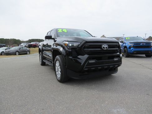 Used 2024 Toyota Tacoma SR5 image 10