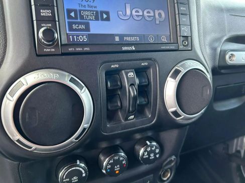 Used 2015 Jeep Wrangler Unlimited Sahara w/ Connectivity Group image 26