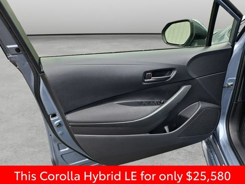 Used 2025 Toyota Corolla LE FWD image 34