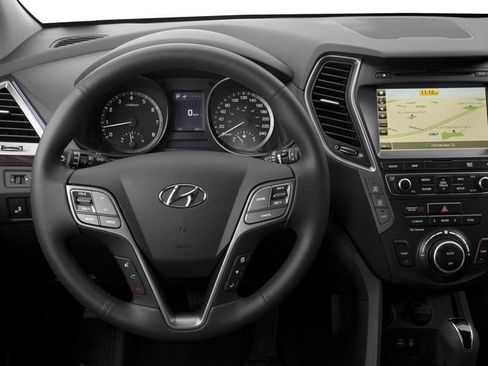 Used 2017 Hyundai Santa Fe SE FWD image 10