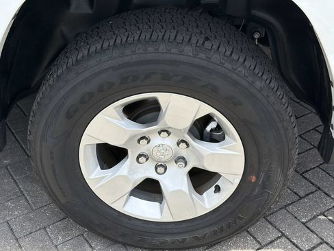 Used 2025 RAM 1500 Big Horn AWD/4WD image 32