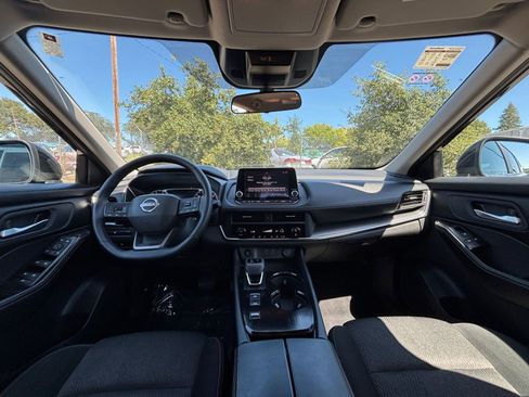 Used 2025 Nissan Rogue SV FWD image 35