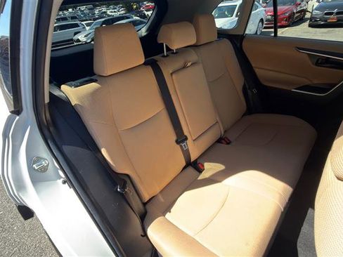 Used 2020 Toyota RAV4 LE AWD/4WD image 18