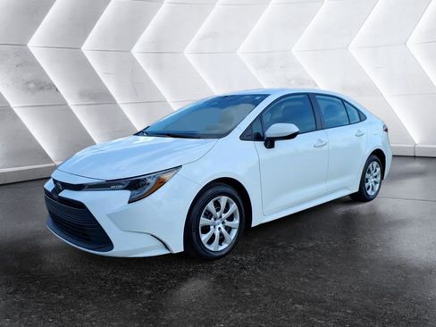Used 2024 Toyota Corolla LE image 1
