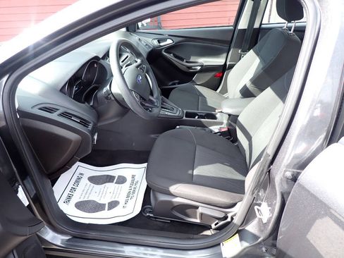 Used 2017 Ford Focus SE FWD image 7