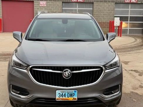 Used 2019 Buick Enclave Essence w/ LPO, Touring Package image 9