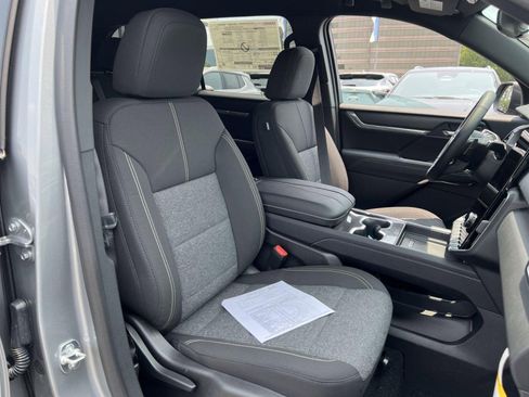 New 2025 GMC Acadia Elevation image 22