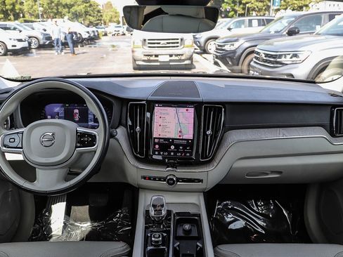 Used 2023 Volvo XC60 B5 Ultimate w/ Climate Package FWD image 13
