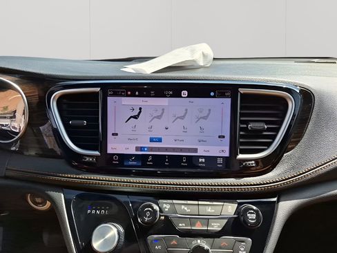 Used 2023 Chrysler Pacifica Pinnacle image 39