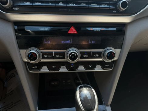 Used 2020 Hyundai Elantra SEL FWD image 28