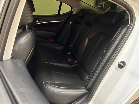 Used 2023 Genesis G70 2.0T image 31