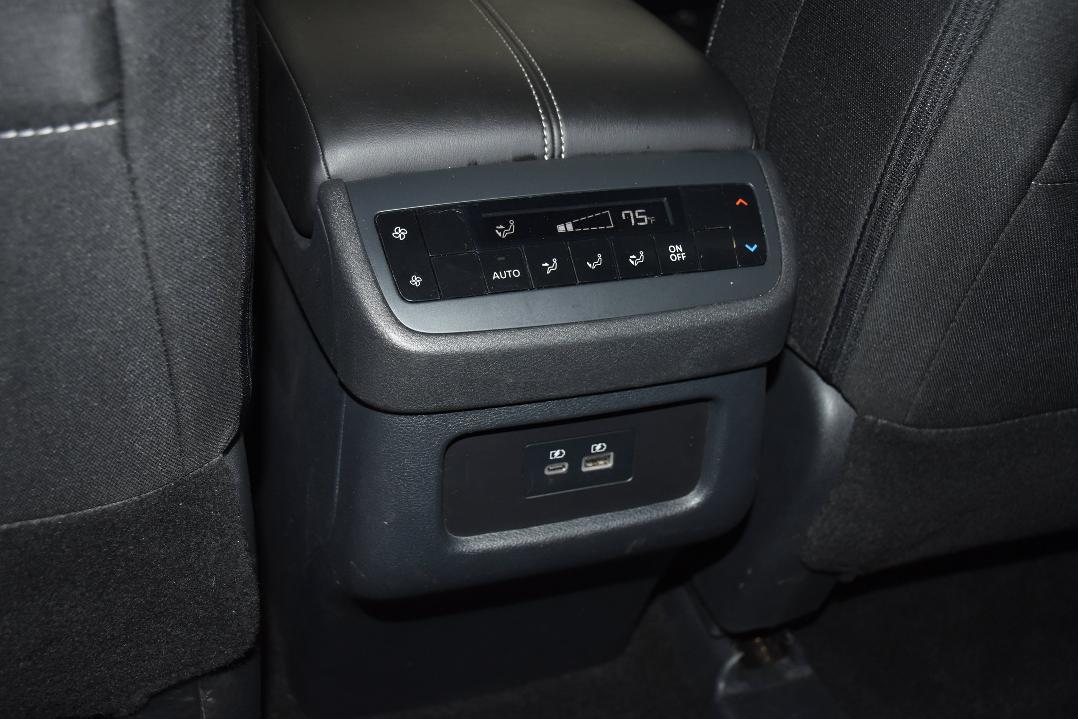 Used 2025 Nissan Pathfinder SV FWD image 28