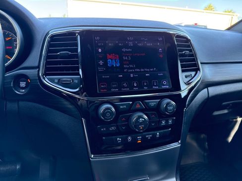 Used 2020 Jeep Grand Cherokee Altitude RWD image 20