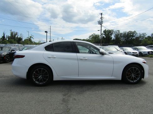 Used 2018 Alfa Romeo Giulia AWD image 8