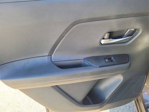 Used 2025 Nissan Kicks SV w/ Illumination Package image 16