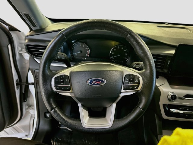 Used 2024 Ford Explorer XLT AWD/4WD image 11
