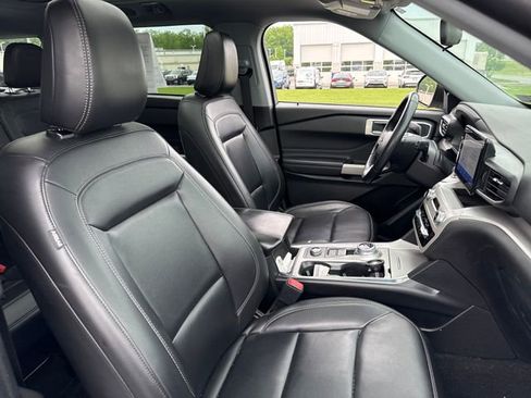 Used 2023 Ford Explorer XLT w/ Equipment Group 202A AWD/4WD image 13