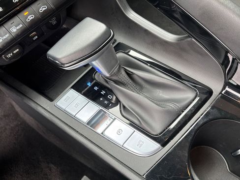 Used 2025 Hyundai Elantra SEL image 35