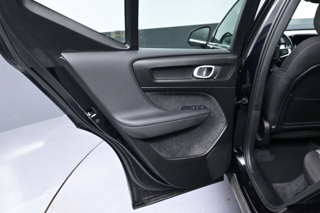 Used 2025 Volvo XC40 B5 Core AWD/4WD image 25