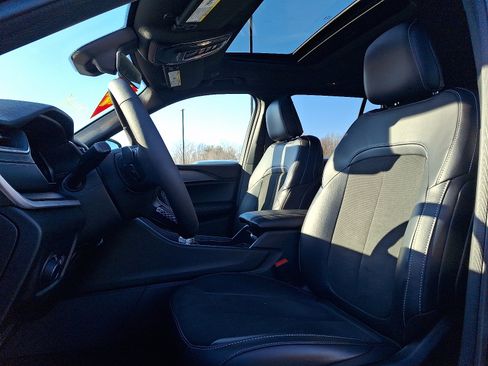 Certified 2025 Jeep Grand Cherokee Altitude image 13