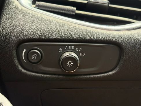 Used 2017 Chevrolet Malibu LT FWD image 10