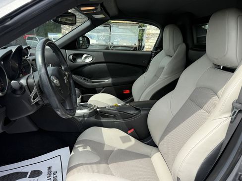 Used 2016 Nissan 370Z Touring Sport RWD image 9