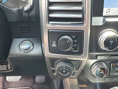 Used 2017 Ford F150 Platinum w/ Equipment Group 701A Luxury AWD/4WD image 18