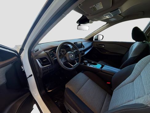 Used 2023 Nissan Rogue SV image 9